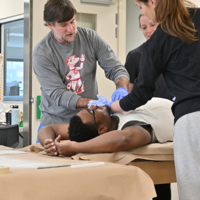 Dr. Duncan working with a student in lab