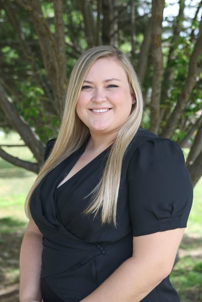 headshot of Dr. Elizabeth Marunde