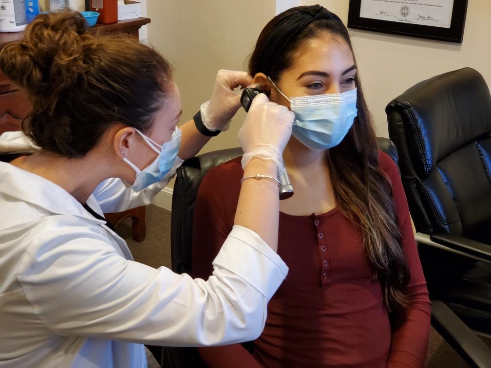 Jenna Fenton examining a patient