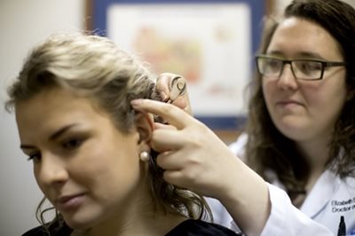 Dr. Elizabeth Sedunov working with a patient