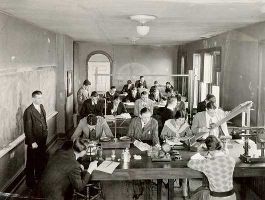 PCO students in class in 1920