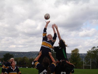 Anna Grasso line out in rugby