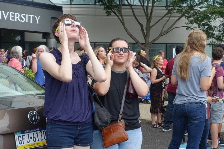 students viewing eclipse