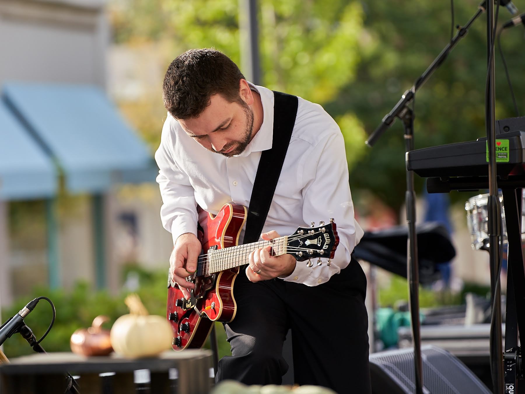 Frank Wartinger playing guitar