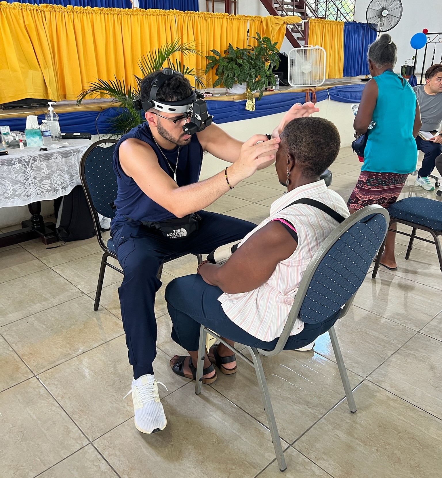 SOSH student doing clinic exam on patient