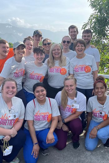 Photo of a group of PA faculty and students in Guatemala