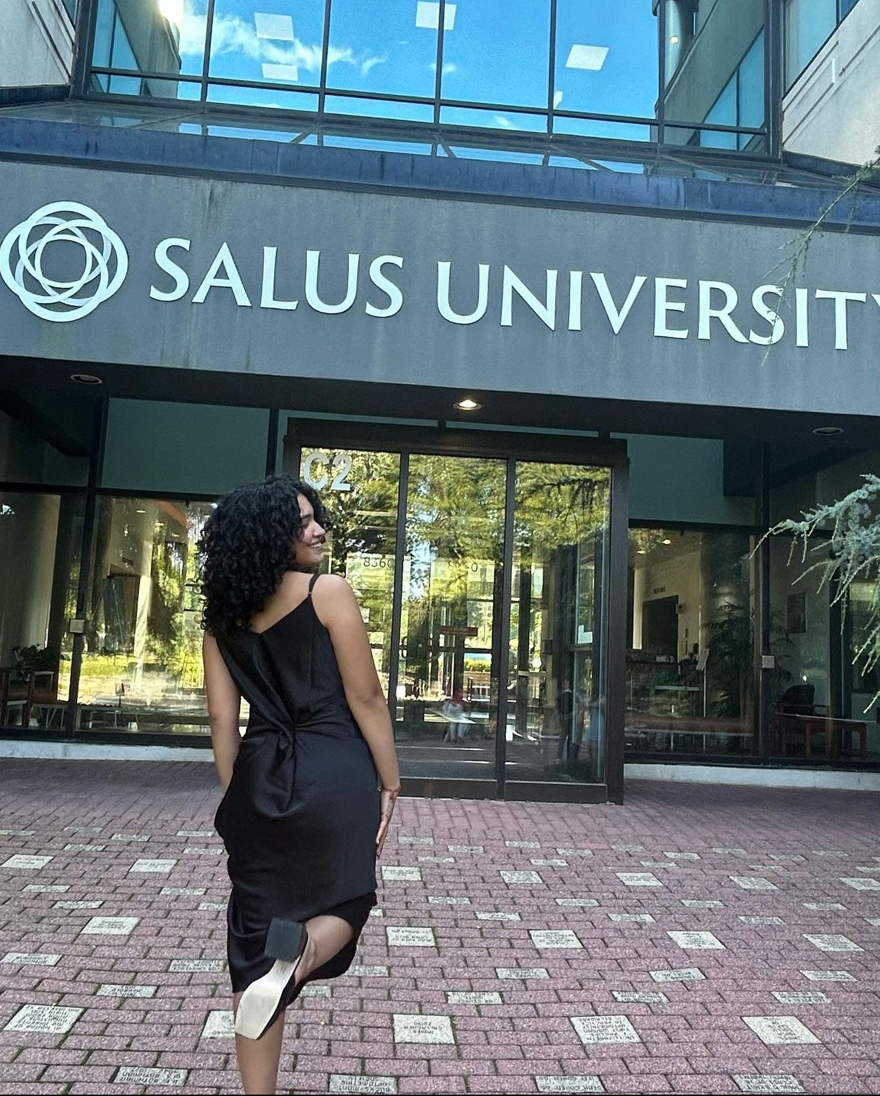 Naomi in front of Salus